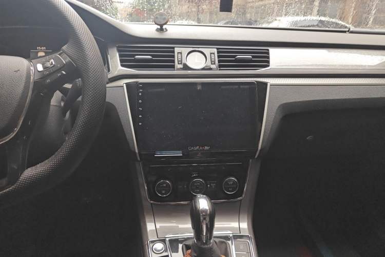 Used Volkswagen Passat 2017 330TSI DSG Luxury Edition Audio And AC Panel