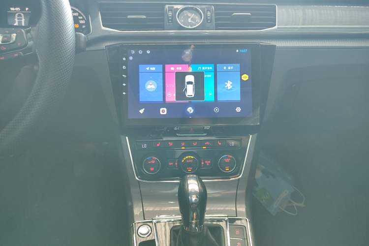 Used Volkswagen Passat 2017 330TSI DSG Luxury Edition Audio And AC Panel