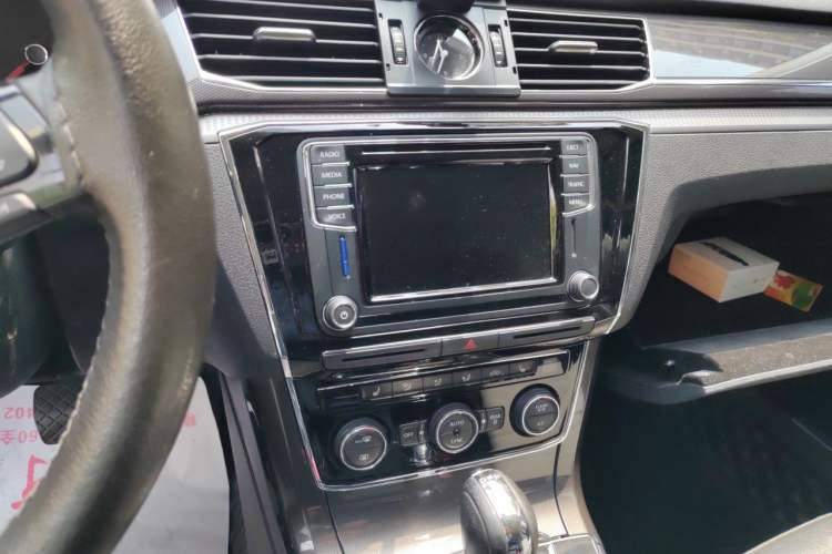 Used Volkswagen Passat 2017 330TSI DSG Prestige Edition Audio And AC Panel
