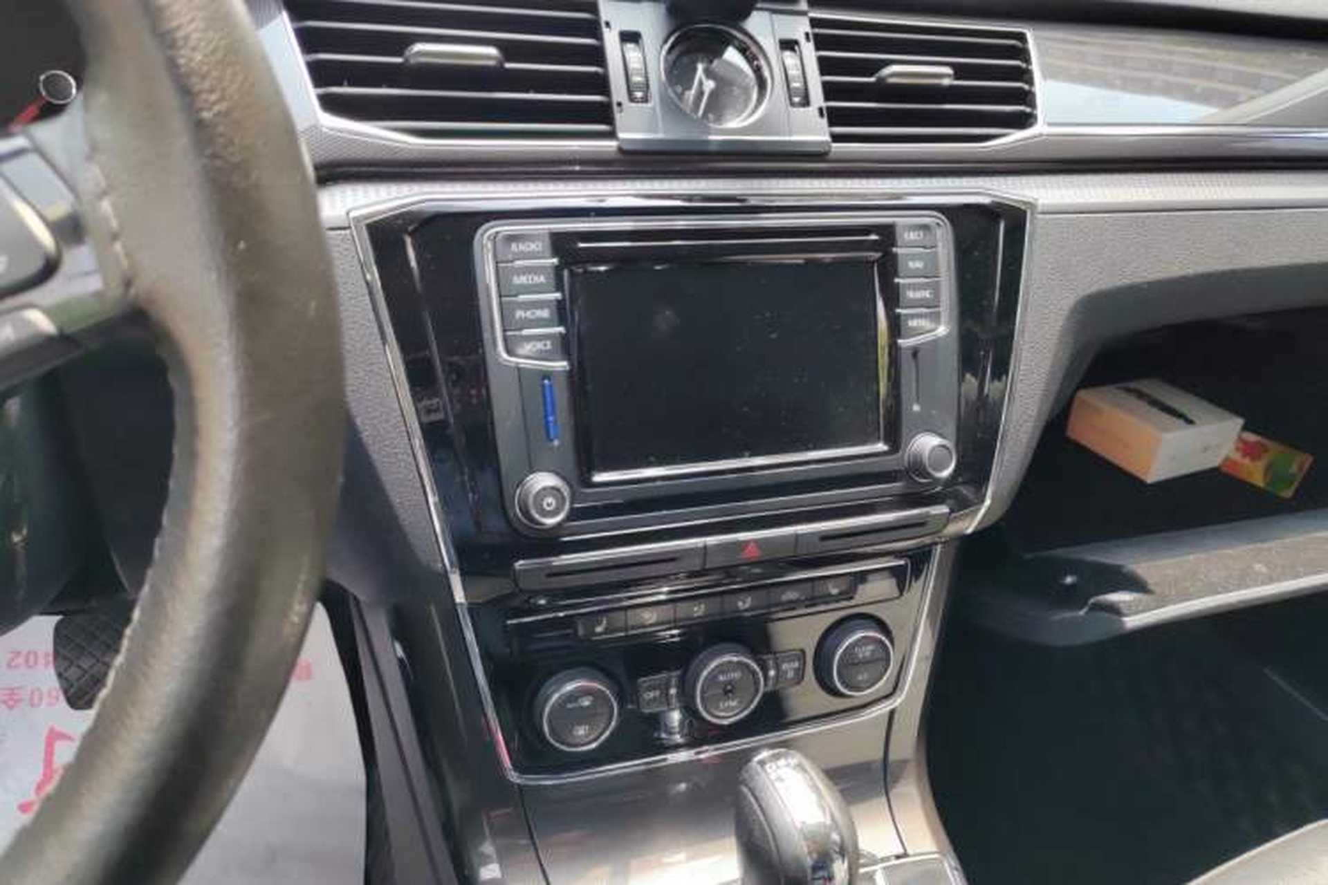 Used Volkswagen Passat 2017 330TSI DSG Prestige Edition Audio And AC Panel