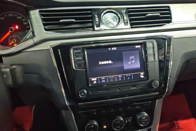 Used Volkswagen Passat 2017 330TSI DSG Luxury Edition Audio And AC Panel