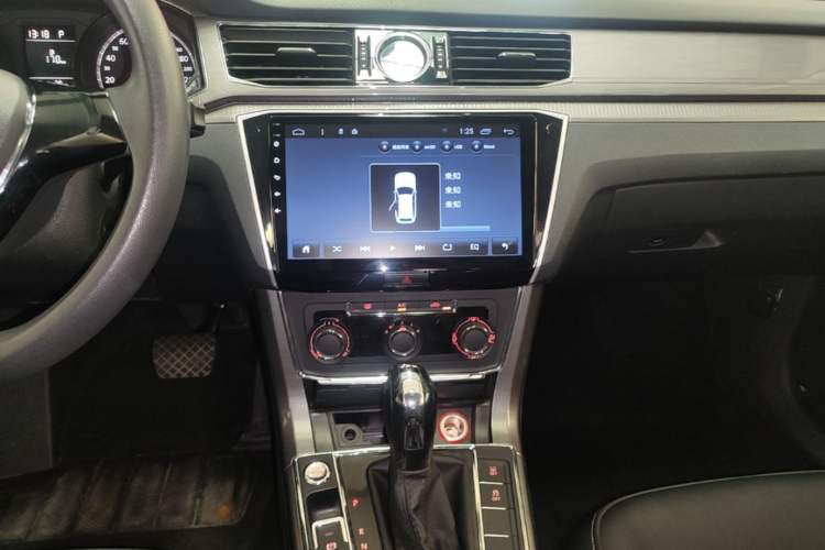 Used Volkswagen Passat 2017 280TSI DSG Luxury Edition Audio And AC Panel