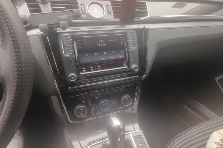 Used Volkswagen Passat 2017 330TSI DSG Prestige Edition Audio And AC Panel