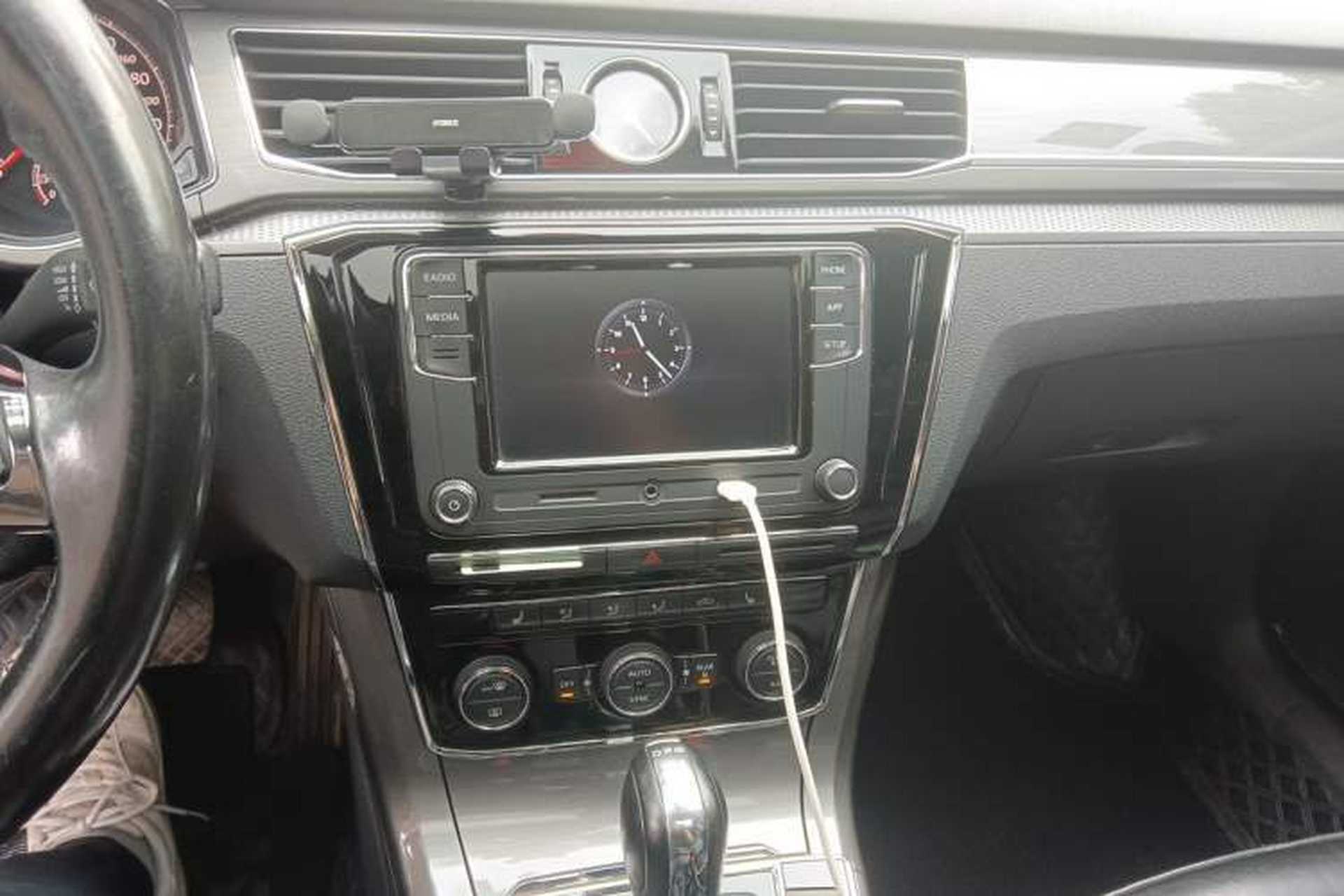 Used Volkswagen Passat 2017 330TSI DSG Luxury Edition Audio And AC Panel