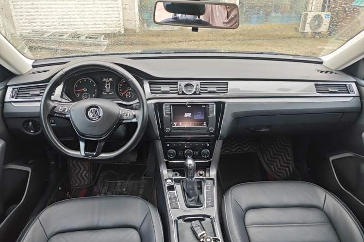 Used Volkswagen Passat 2017 330TSI DSG Luxury Edition Center Console
