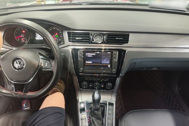Used Volkswagen Passat 2017 330TSI DSG Luxury Edition Center Console