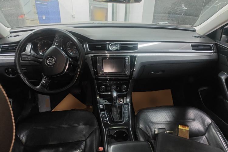 Used Volkswagen Passat 2017 330TSI DSG Prestige Edition Center Console