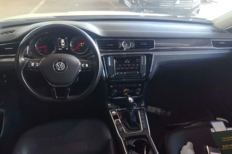 Used Volkswagen Passat 2017 330TSI DSG Prestige Edition Center Console