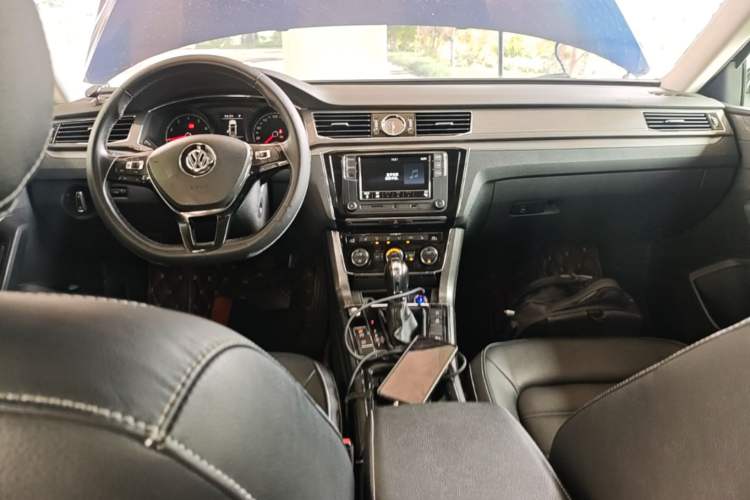 Used Volkswagen Passat 2017 330TSI DSG Luxury Edition Center Console