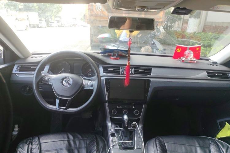 Used Volkswagen Passat 2017 280TSI DSG Luxury Edition Center Console