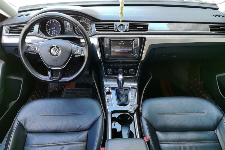 Used Volkswagen Passat 2017 330TSI DSG Prestige Edition Center Console