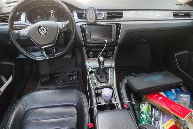 Used Volkswagen Passat 2017 330TSI DSG Luxury Edition Center Console