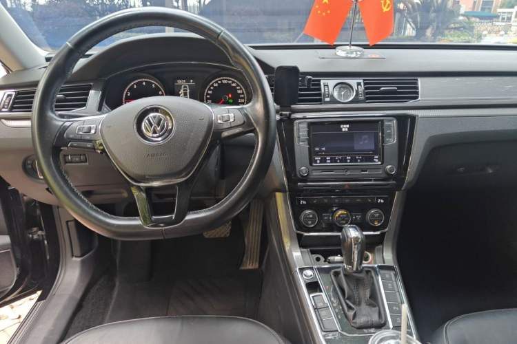 Used Volkswagen Passat 2017 330TSI DSG Luxury Edition Center Console