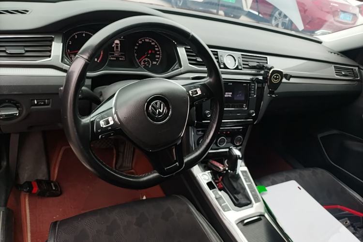Used Volkswagen Passat 2017 330TSI DSG Luxury Edition Center Console