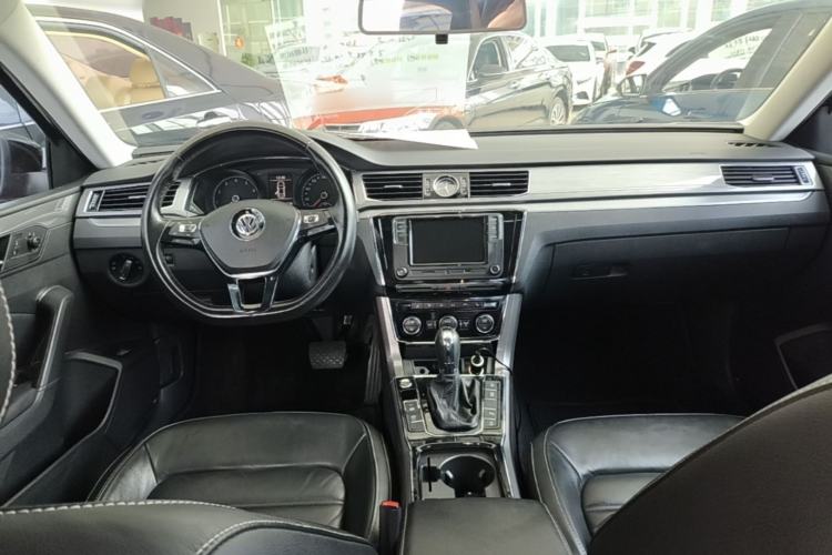 Used Volkswagen Passat 2017 330TSI DSG Luxury Edition Center Console