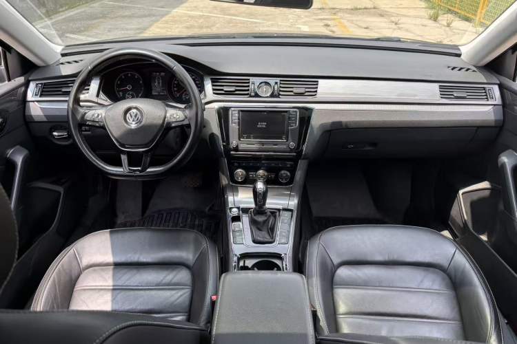Used Volkswagen Passat 2017 330TSI DSG Luxury Edition Center Console