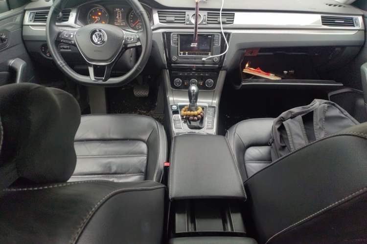Used Volkswagen Passat 2017 330TSI DSG Luxury Edition Center Console