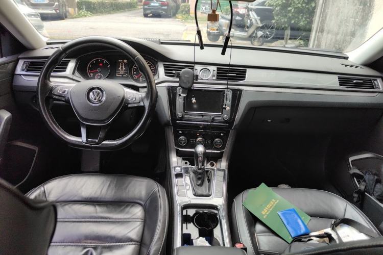 Used Volkswagen Passat 2017 330TSI DSG Luxury Edition Center Console