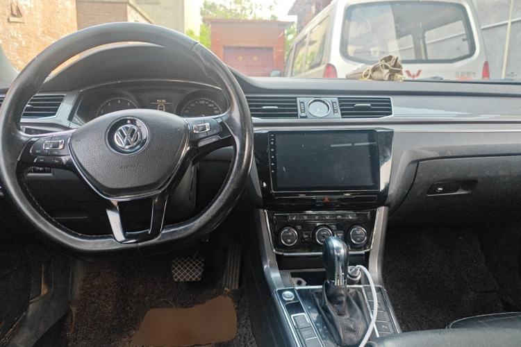 Used Volkswagen Passat 2017 280TSI DSG Luxury Edition Center Console