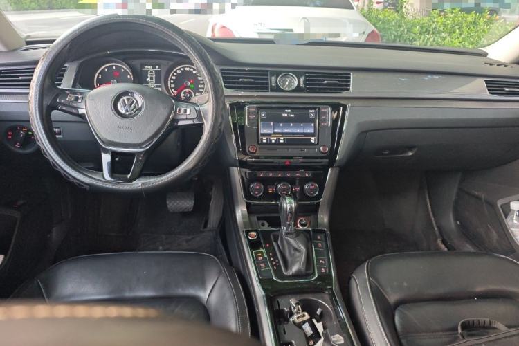 Used Volkswagen Passat 2017 330TSI DSG Luxury Edition Center Console