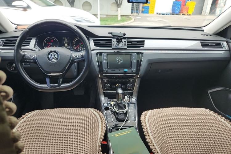 Used Volkswagen Passat 2017 330TSI DSG Luxury Edition Center Console