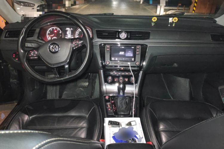 Used Volkswagen Passat 2017 330TSI DSG Luxury Edition Center Console