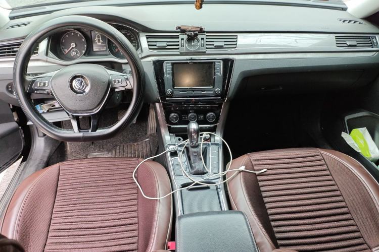 Used Volkswagen Passat 2017 330TSI DSG Luxury Edition Center Console