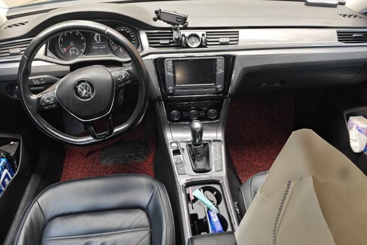Used Volkswagen Passat 2017 280TSI DSG Luxury Edition Center Console