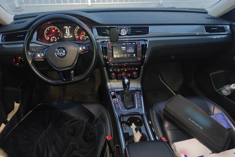 Used Volkswagen Passat 2017 330TSI DSG Luxury Edition Center Console