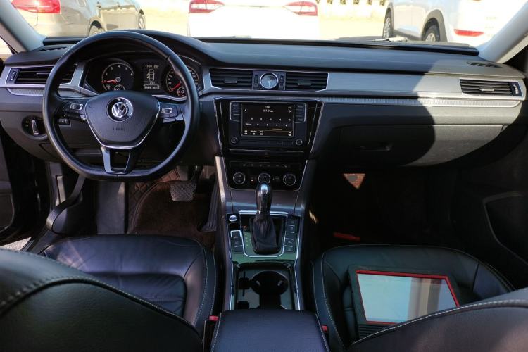 Used Volkswagen Passat 2017 330TSI DSG Luxury Edition Center Console
