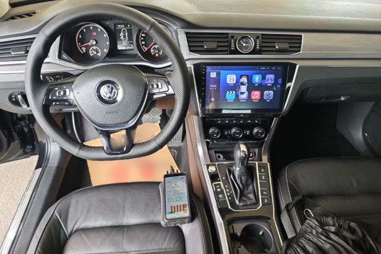 Used Volkswagen Passat 2017 330TSI DSG Luxury Edition Center Console
