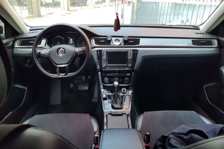 Used Volkswagen Passat 2017 330TSI DSG Prestige Edition Center Console