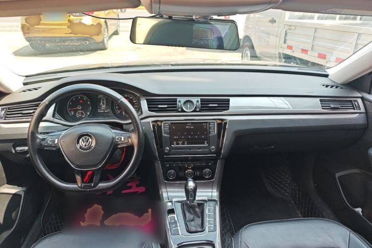 Used Volkswagen Passat 2017 330TSI DSG Luxury Edition Center Console