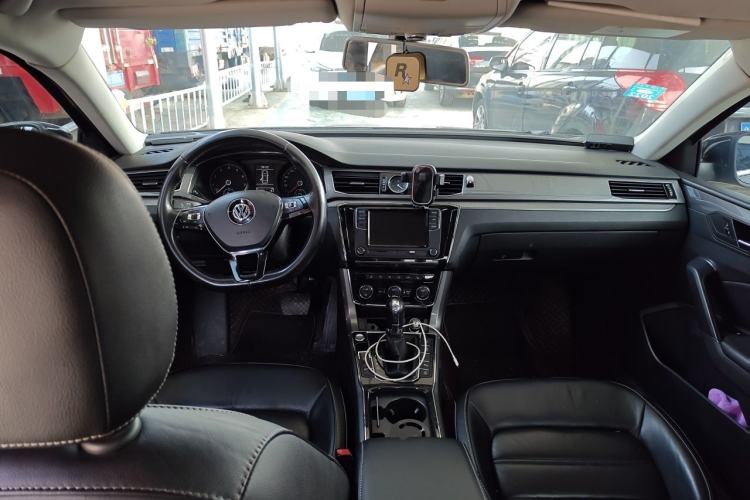 Used Volkswagen Passat 2017 330TSI DSG Luxury Edition Center Console