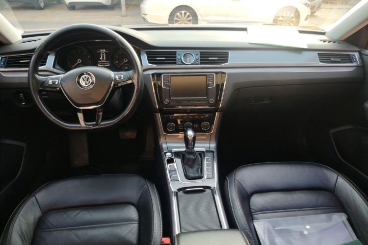 Used Volkswagen Passat 2017 330TSI DSG Luxury Edition Center Console