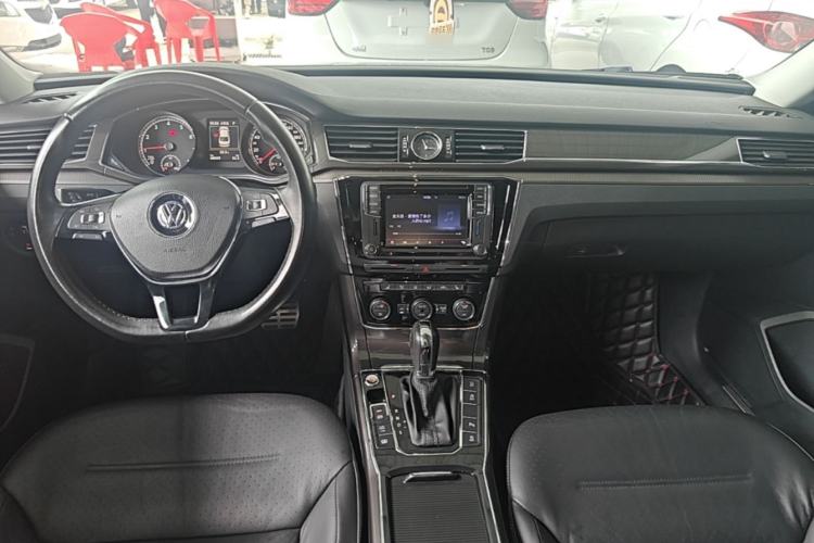 Used Volkswagen Passat 2017 330TSI DSG Prestige Edition Center Console