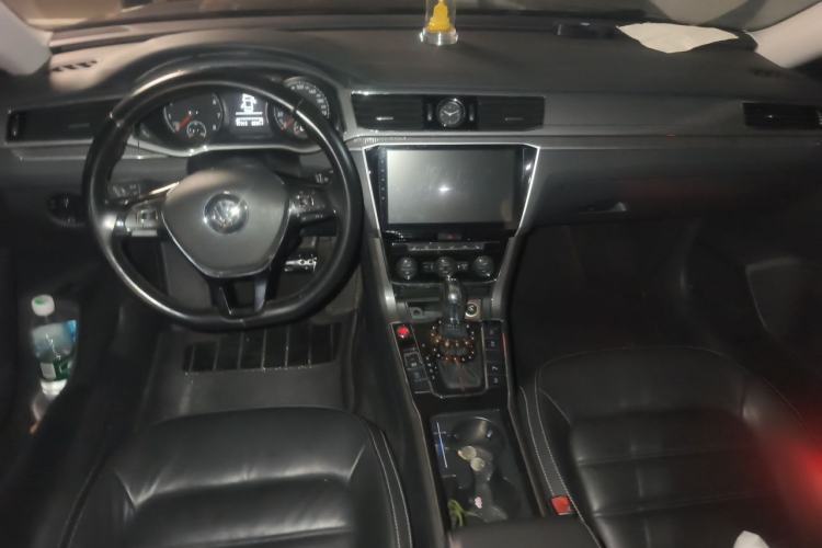 Used Volkswagen Passat 2017 330TSI DSG Luxury Edition Center Console