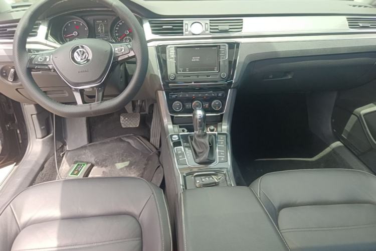 Used Volkswagen Passat 2017 330TSI DSG Luxury Edition Center Console