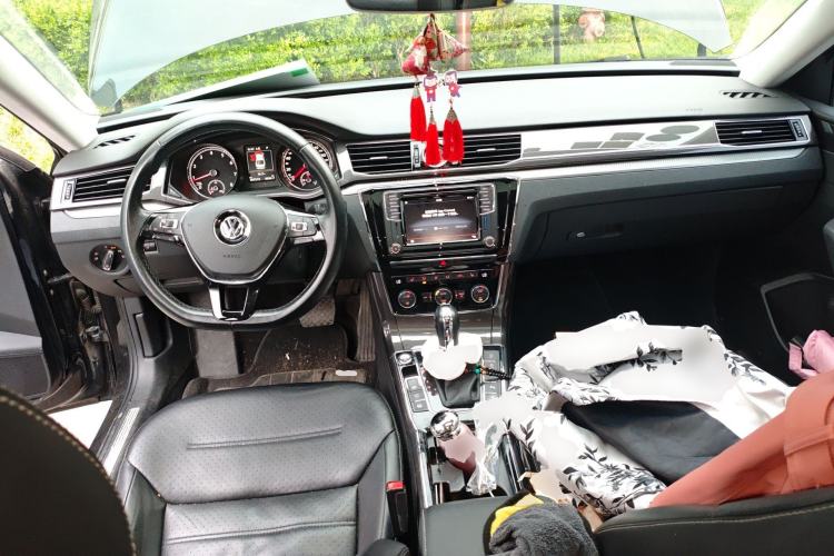 Used Volkswagen Passat 2017 330TSI DSG Prestige Edition Center Console