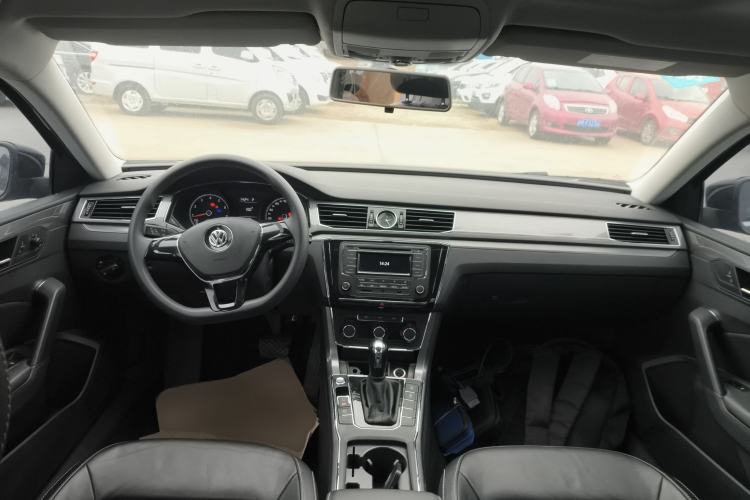 Used Volkswagen Passat 2017 330TSI DSG Luxury Edition Center Console