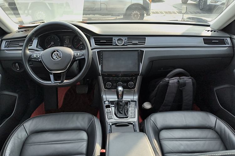 Used Volkswagen Passat 2017 330TSI DSG Luxury Edition Center Console