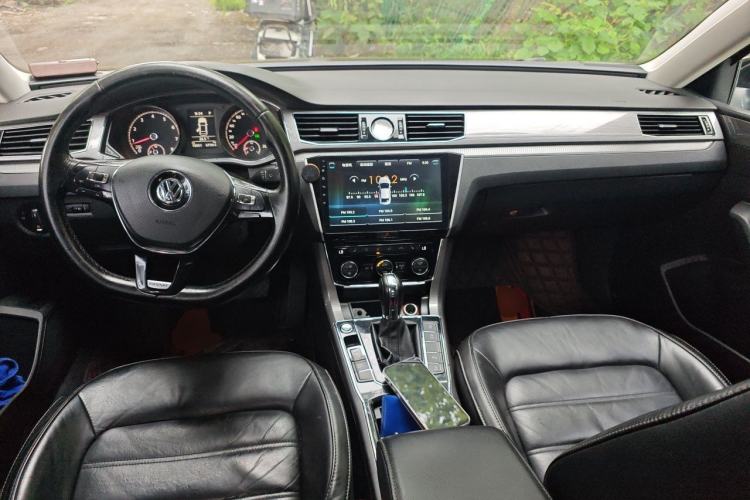 Used Volkswagen Passat 2017 330TSI DSG Luxury Edition Center Console