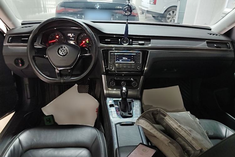 Used Volkswagen Passat 2017 330TSI DSG Luxury Edition Center Console