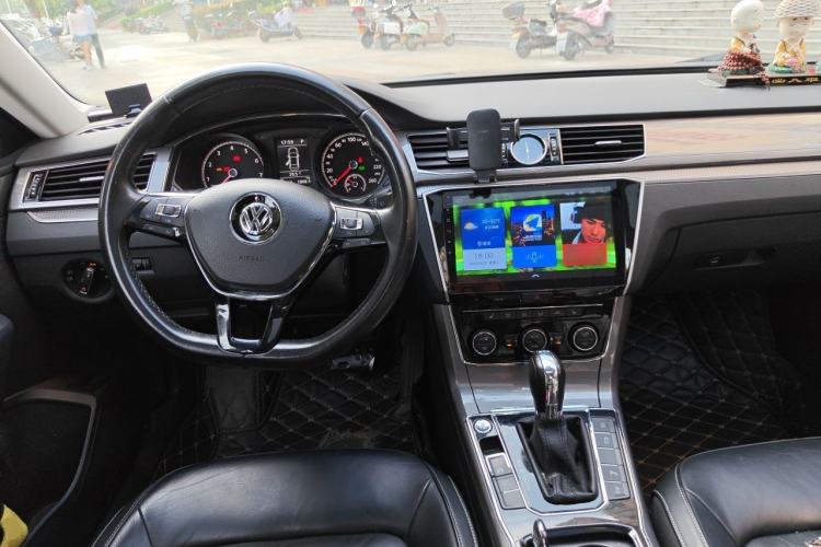 Used Volkswagen Passat 2017 330TSI DSG Luxury Edition Center Console