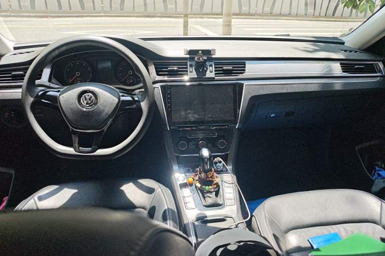 Used Volkswagen Passat 2017 330TSI DSG Luxury Edition Center Console