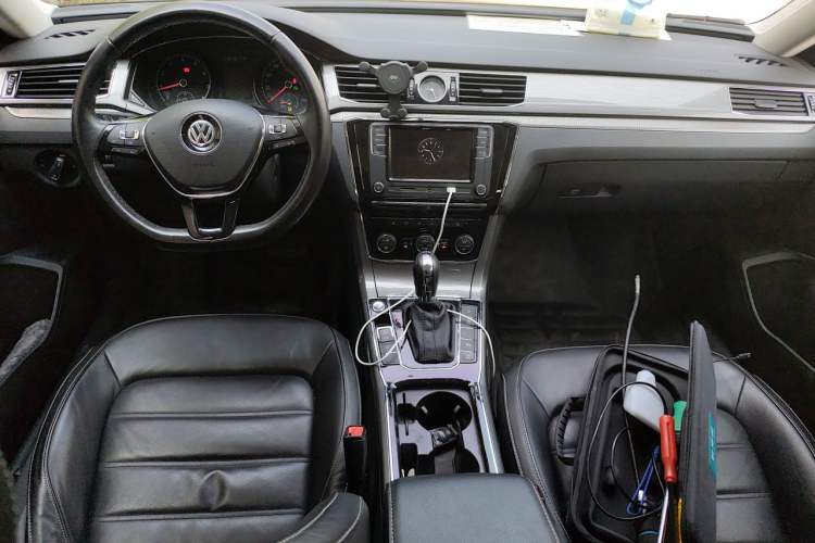 Used Volkswagen Passat 2017 330TSI DSG Luxury Edition Center Console