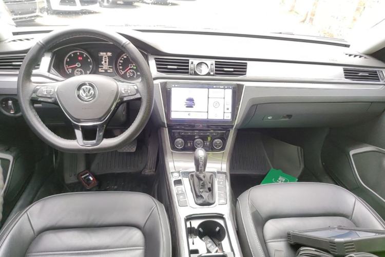 Used Volkswagen Passat 2017 330TSI DSG Luxury Edition Center Console
