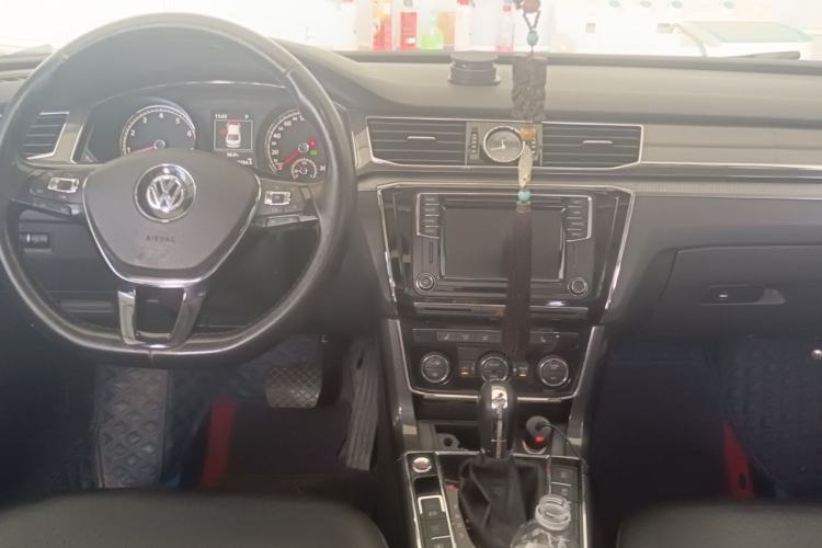Used Volkswagen Passat 2017 330TSI DSG Prestige Edition Center Console