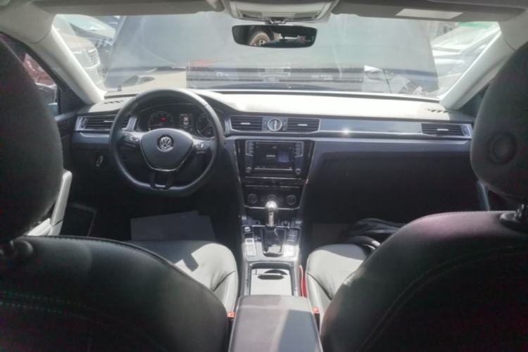 Used Volkswagen Passat 2017 380TSI DSG Prestige Edition Center Console