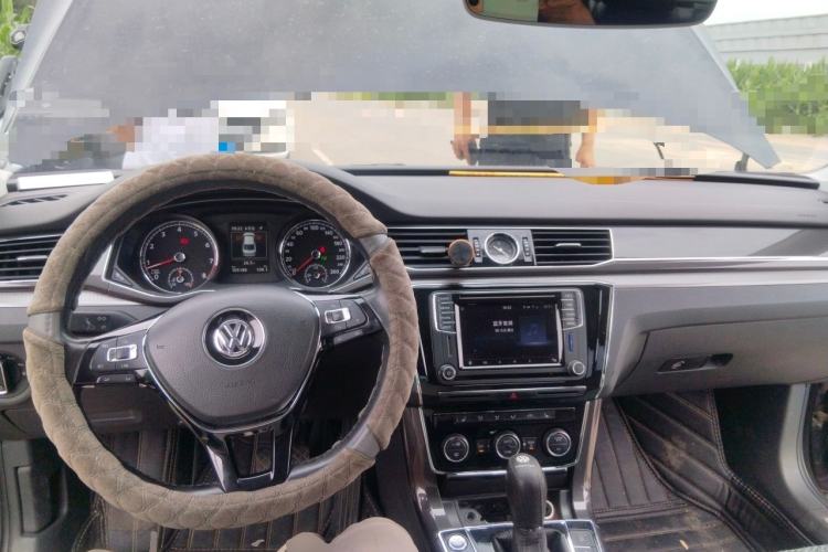 Used Volkswagen Passat 2017 330TSI DSG Prestige Edition Center Console